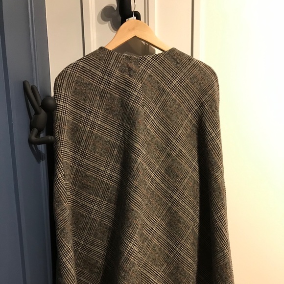 Women's Cape - Picture 6 of 9